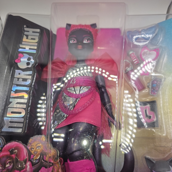 Monster High Catty Noir Doll G3 Amulet Series New in Box Mattel 2023 - Picture 3 of 10